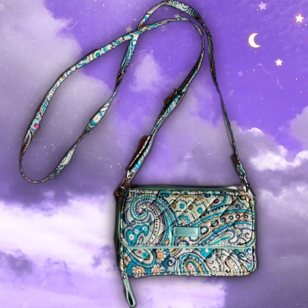 Beautiful Vera Bradley Crossbody Wallet Bag
